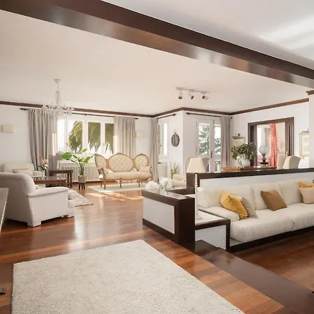 Stylish With A Pool Apartment *